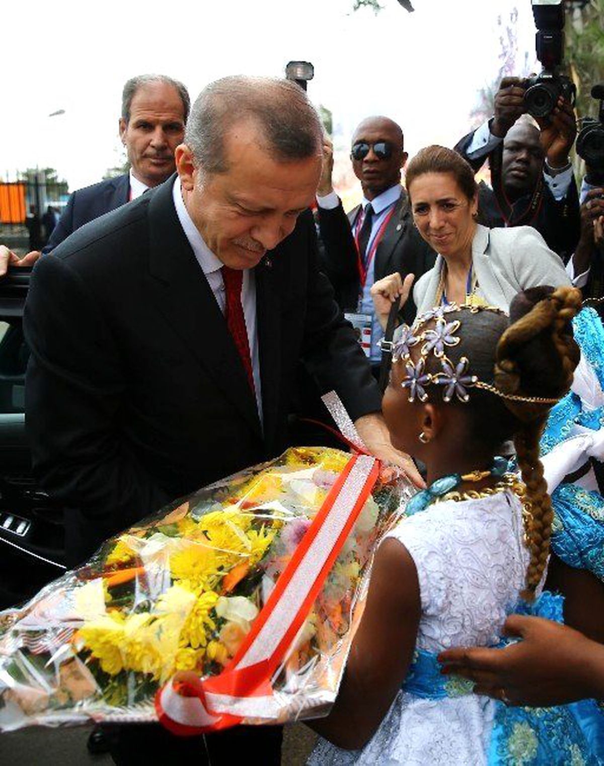 Erdoğan\'a Abidjan\'ın Altın Anahtarı ve Hemşerilik Beratı Verildi