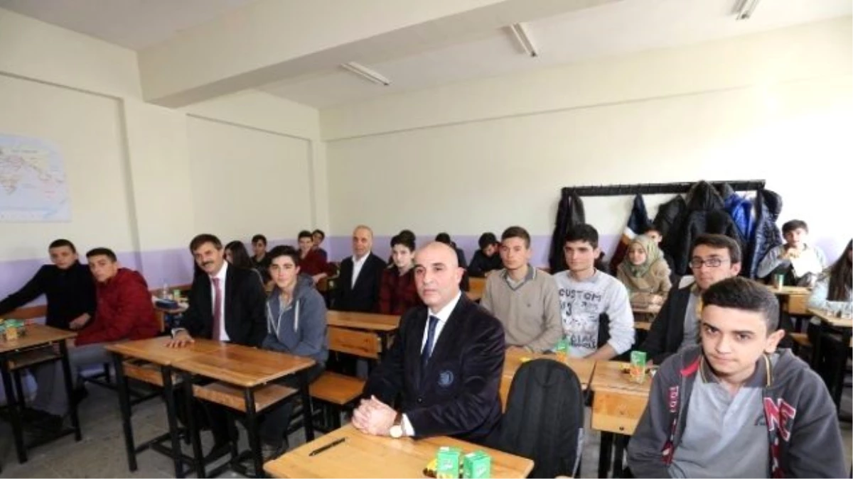 Ergün Atalay\'dan Serdivan Anadolu Lisesi\'ne Sürpriz Ziyaret
