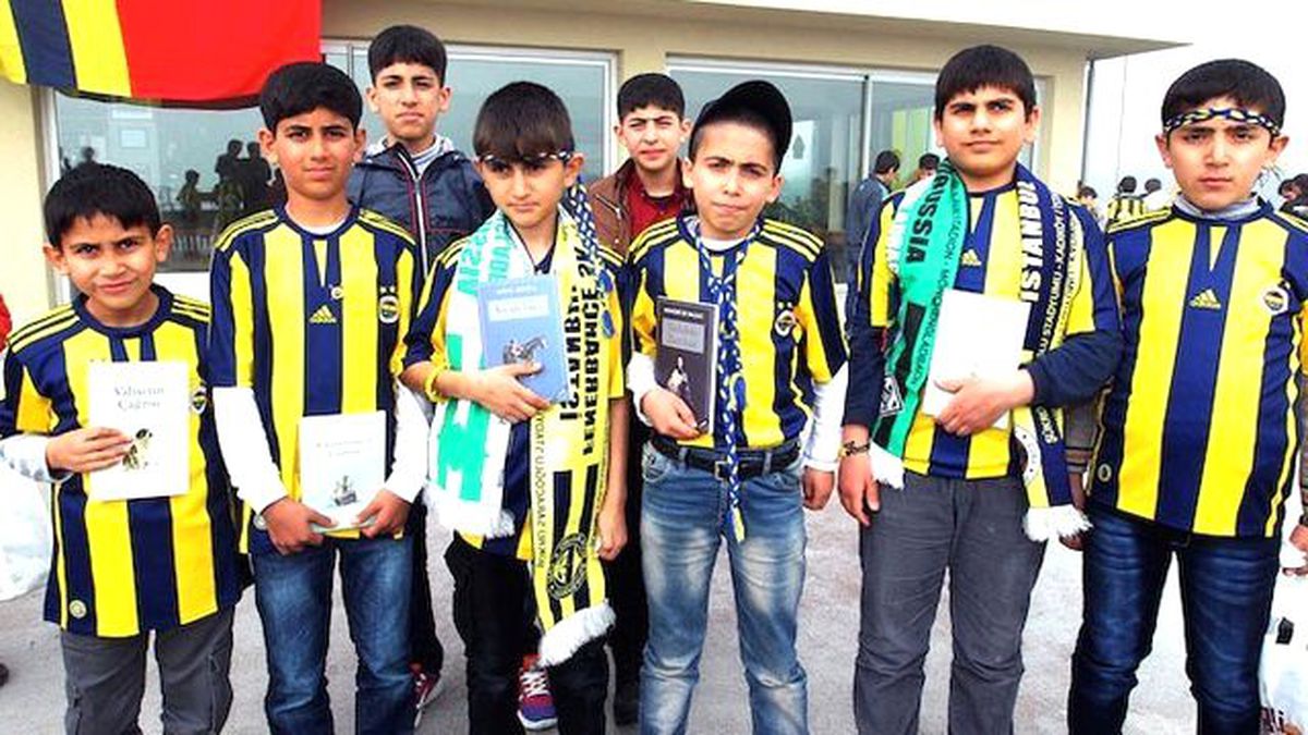 Fenerbahçe, Surlu Çocukları Ağırladı, Amedspor Taraftarı Tebrik Etti
