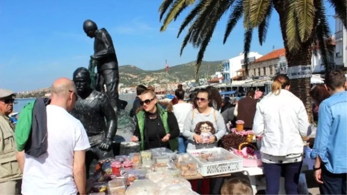 Foça Reha Midilli Anadolu Lisesinden Kermes