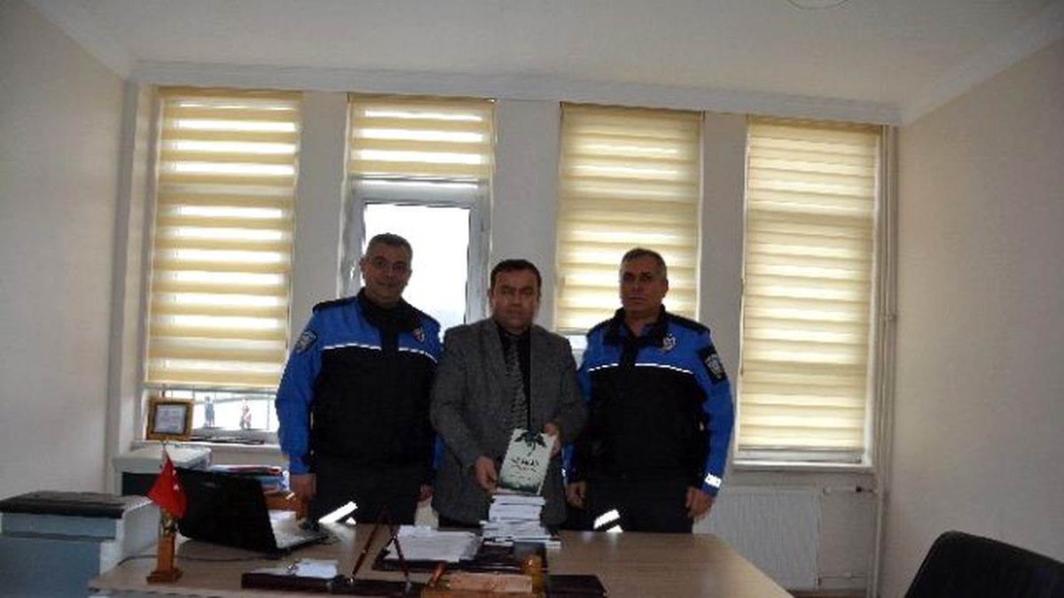 İMKB Ortaokulu\'ndan Kütüphaneye Destek
