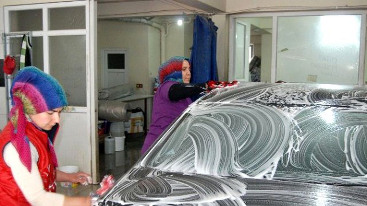 Kocasına İnat Oto Yıkamacı Oldu