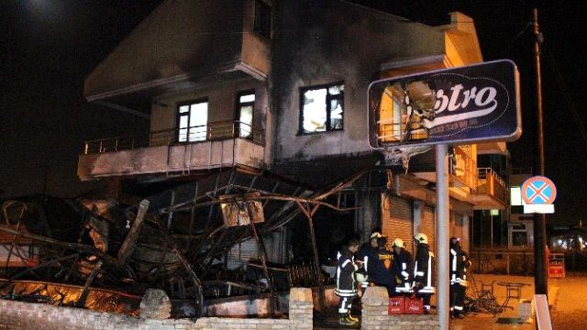 Konya\'da Kafe Yangını
