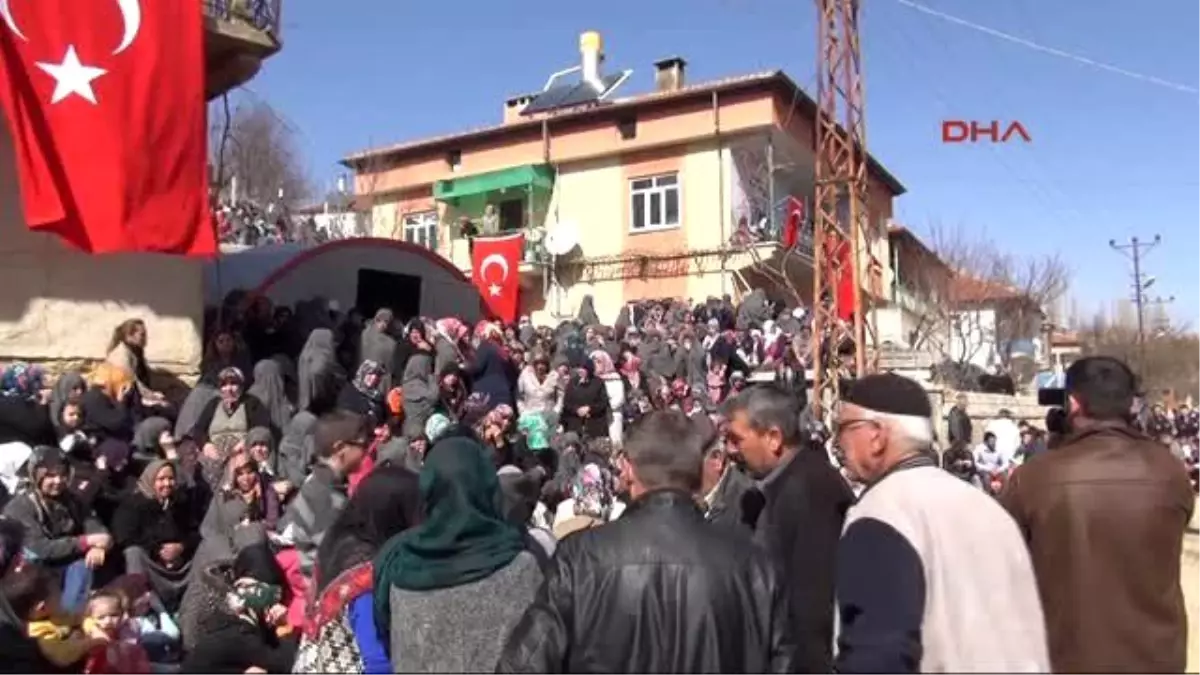 Konya Ilgın Şehit Polisini 10 Bin Kişiyle Son Yolculuğuna Uğurladı