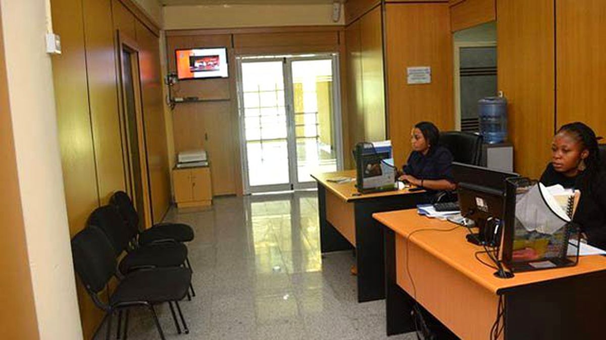 Nijerya'da İşe Gelmeden Maaş Alan 23 Bin 846 Devlet Memuru Kovuldu