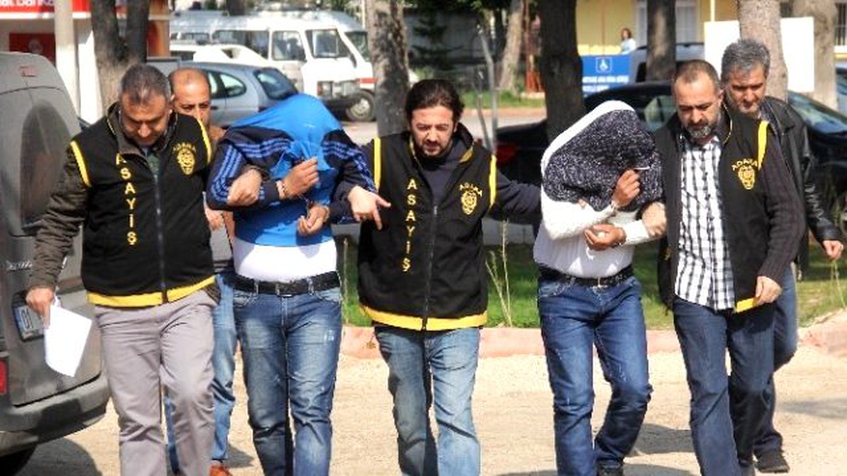 Otomobilden Hırsızlık Yapan Şahıslar Yakalandı