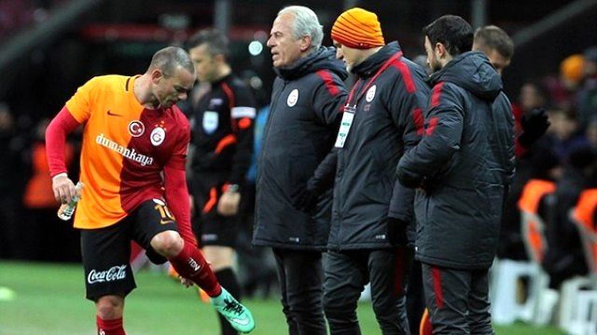 Sneijder Fena Patladı: Türk Medyası Hikaye Uyduruyor
