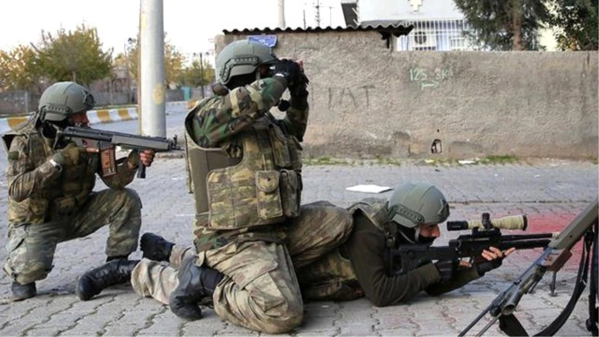 Sur\'da Şiddetli Çatışma! 20 PKK\'lı Kıstırıldı