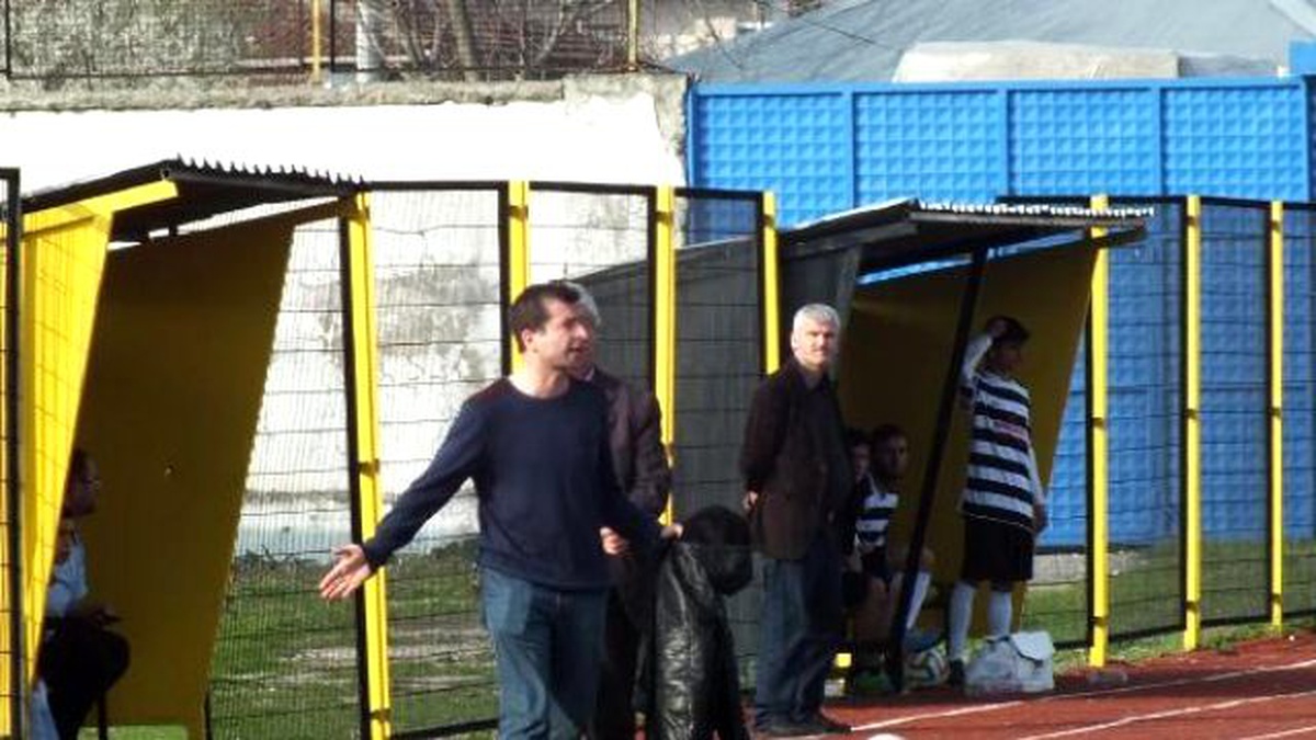 Tribüne Gönderilen Antrenör Uyardı, Son 15 Dakika Topa Dokunmadılar