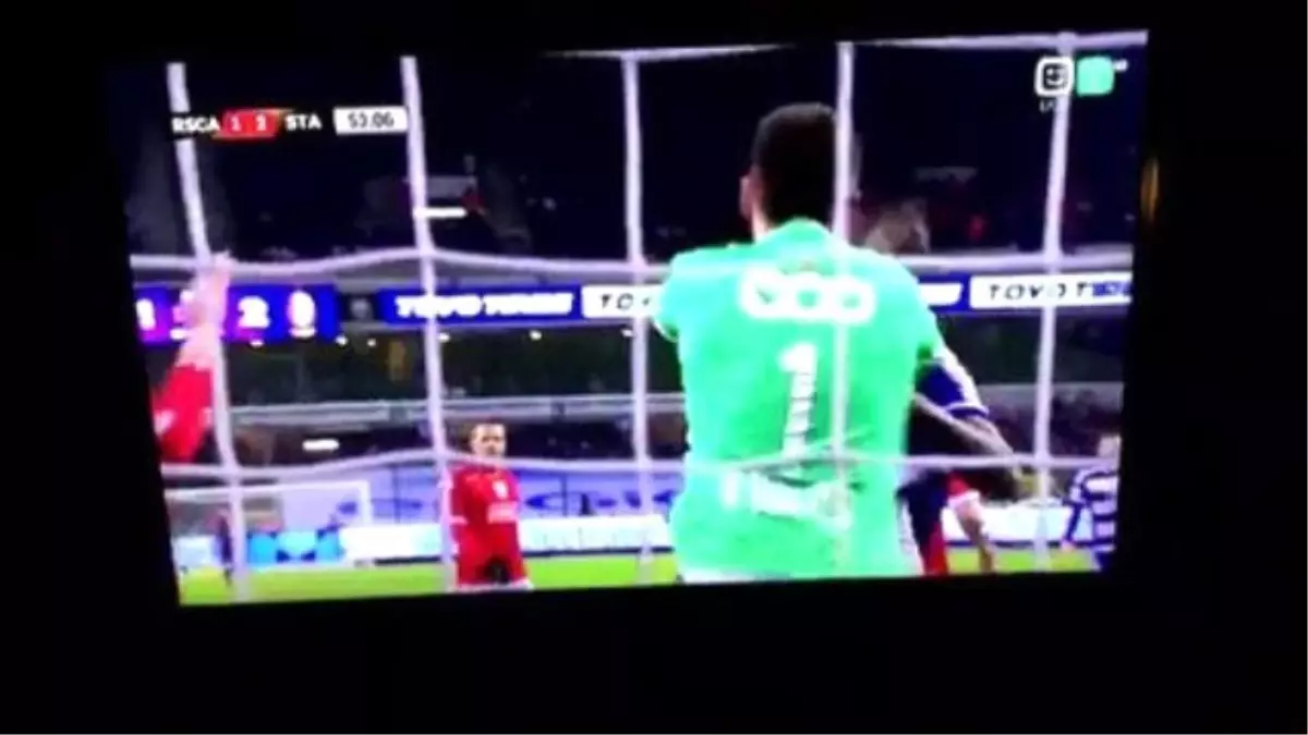 Victor Valdes Sinirlerine Hakim Olamadı!