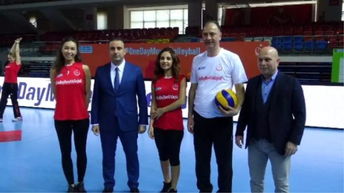 Voleybol İçin Bir Gün Daha" Etkinliklerinde 4 Binden Fazla Kişi Sahaya Çıktı