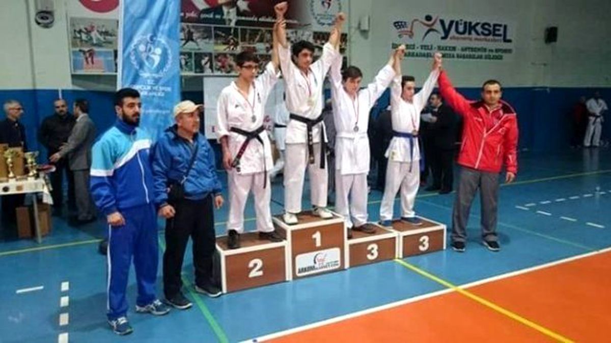 Yıldırımlı Karateciler Madalyaları Topladı