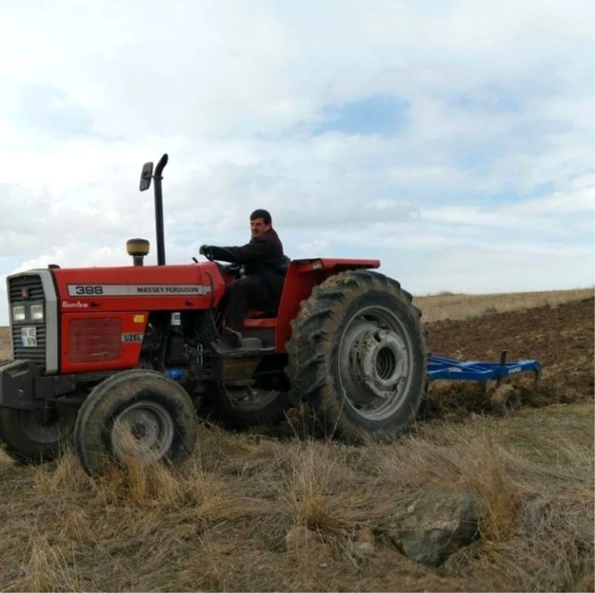Yozgat Çiftçisi Aspir Ekim İçin Tarla Hazırlıklarını Yapıyor