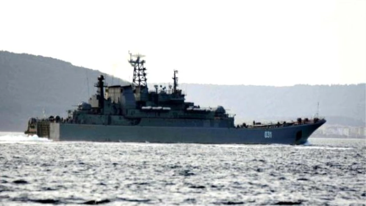 Akdeniz\'e Beraber İnen Rus Gemileri Karadeniz\'e Ayrı Döndü