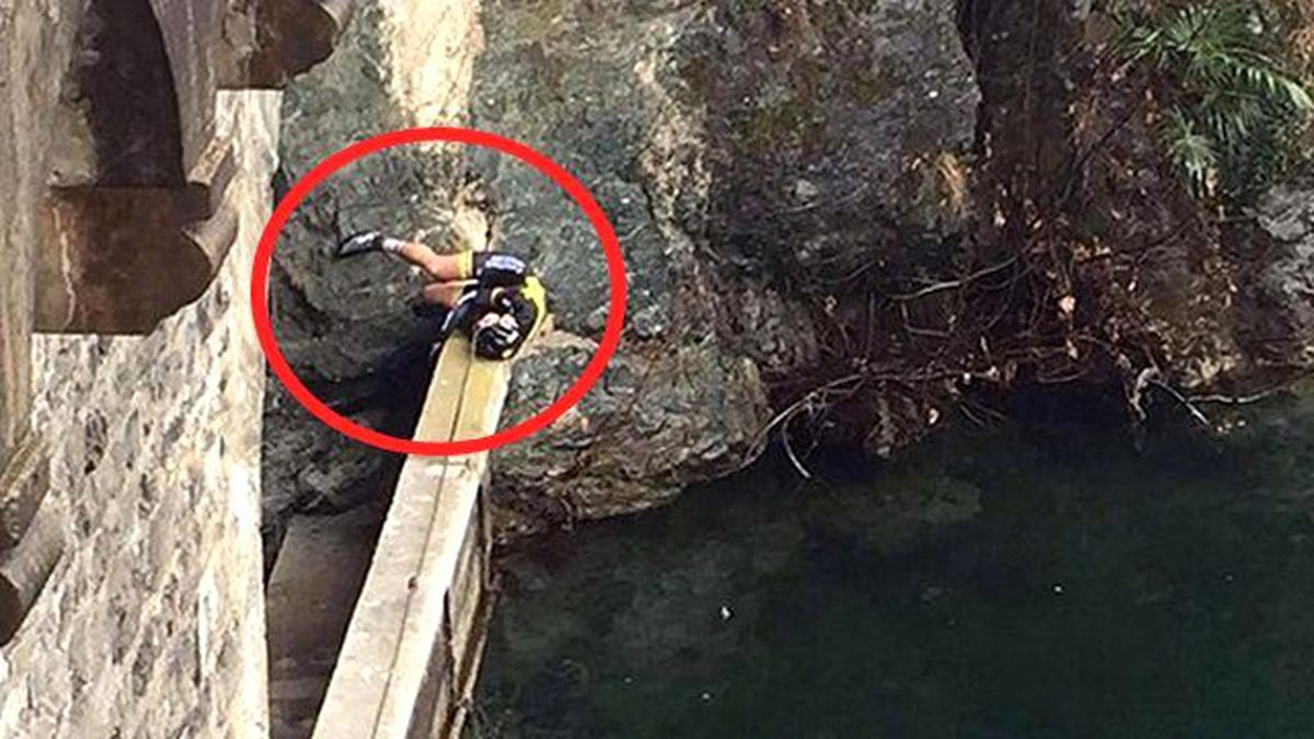 Alman Bisikletçi Fiek 12 Metreden Göle Düştü