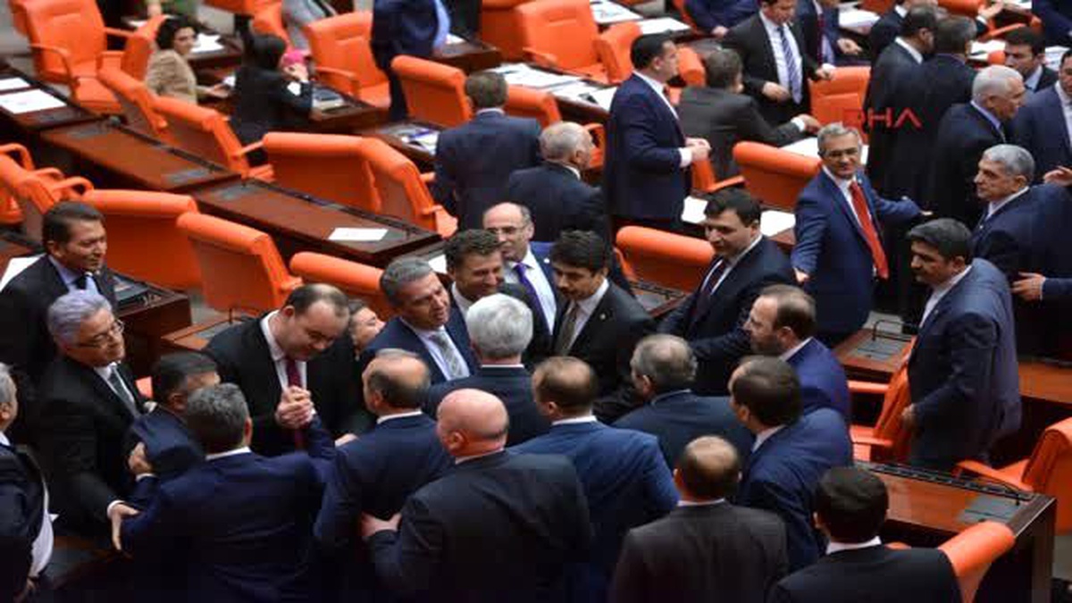 CHP\'li Akif Ekici\'nin Cumhurbaşkanı Erdoğan ile İlgili Sözleri Meclis\'i Karıştırdı