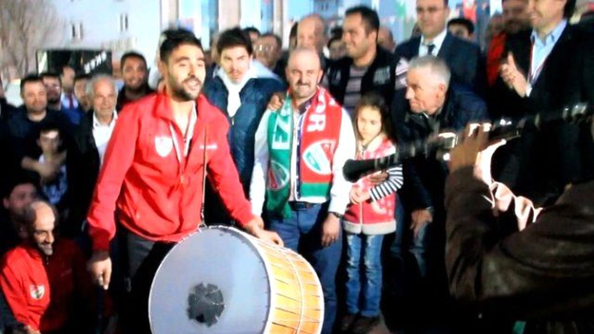 Davullu Klarnetli Şampiyonluk Sevinci