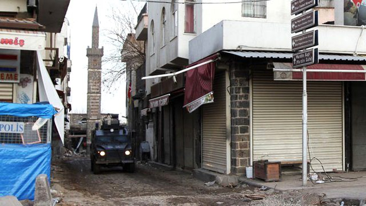 Diyarbakır\'da Bir Evde Patlama Meydana Geldi: 1 Ölü, 1 Yaralı