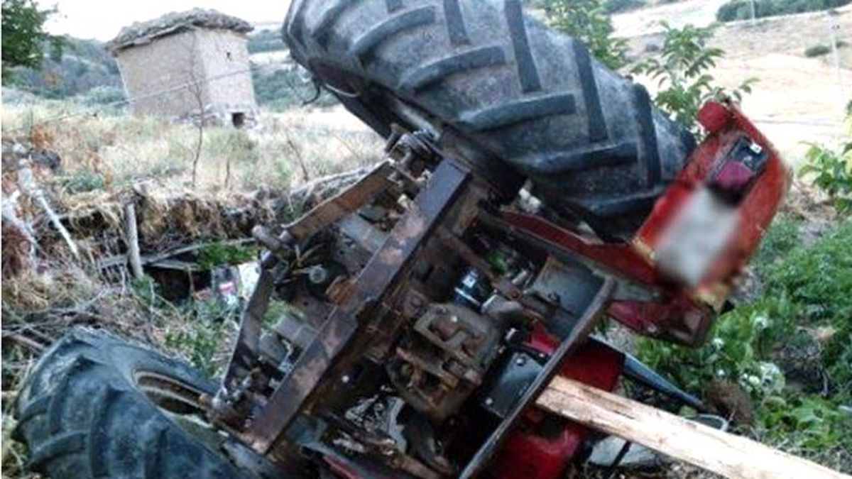 Freni Boşalan Traktörün Altında Kalarak Can Verdi