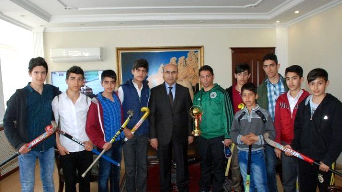 Hokey Takımından Vali Demirtaş\'a Ziyaret