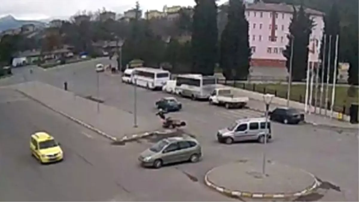 Karabük\'te Trafik Kazaları Mobese Kamerasında