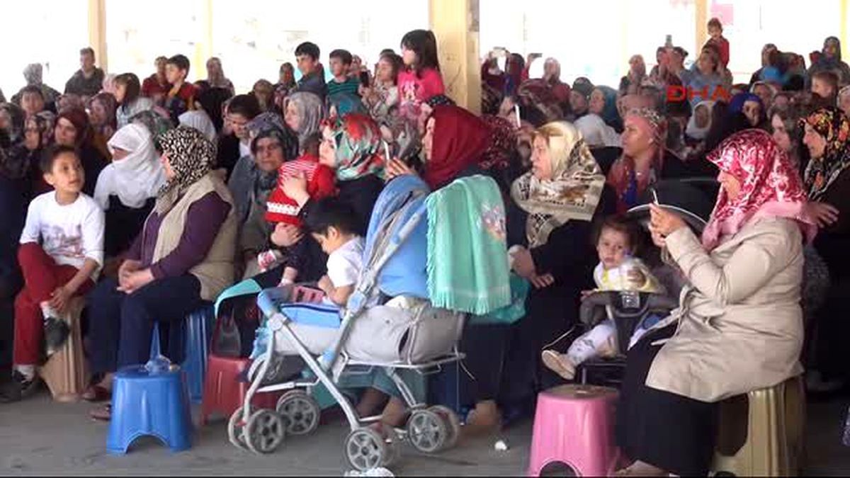 Manavgat\'ta Kur\'an Dağıtılan Etkinlikte Arbede Çıktı