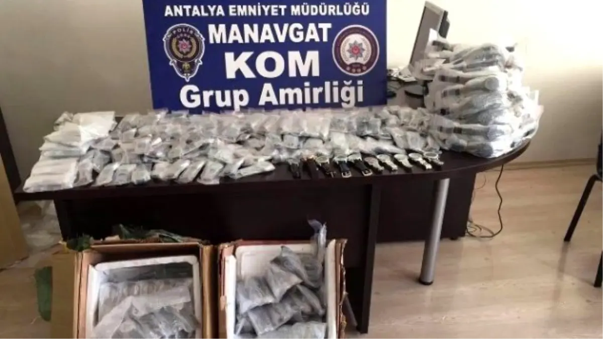 Manavgat\'ta 770 Adet Gümrük Kaçağı Saat Ele Geçirildi