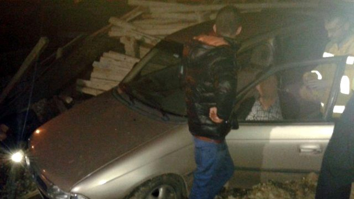 Otomobil İnşaat Alanına Girdi: 1 Yaralı