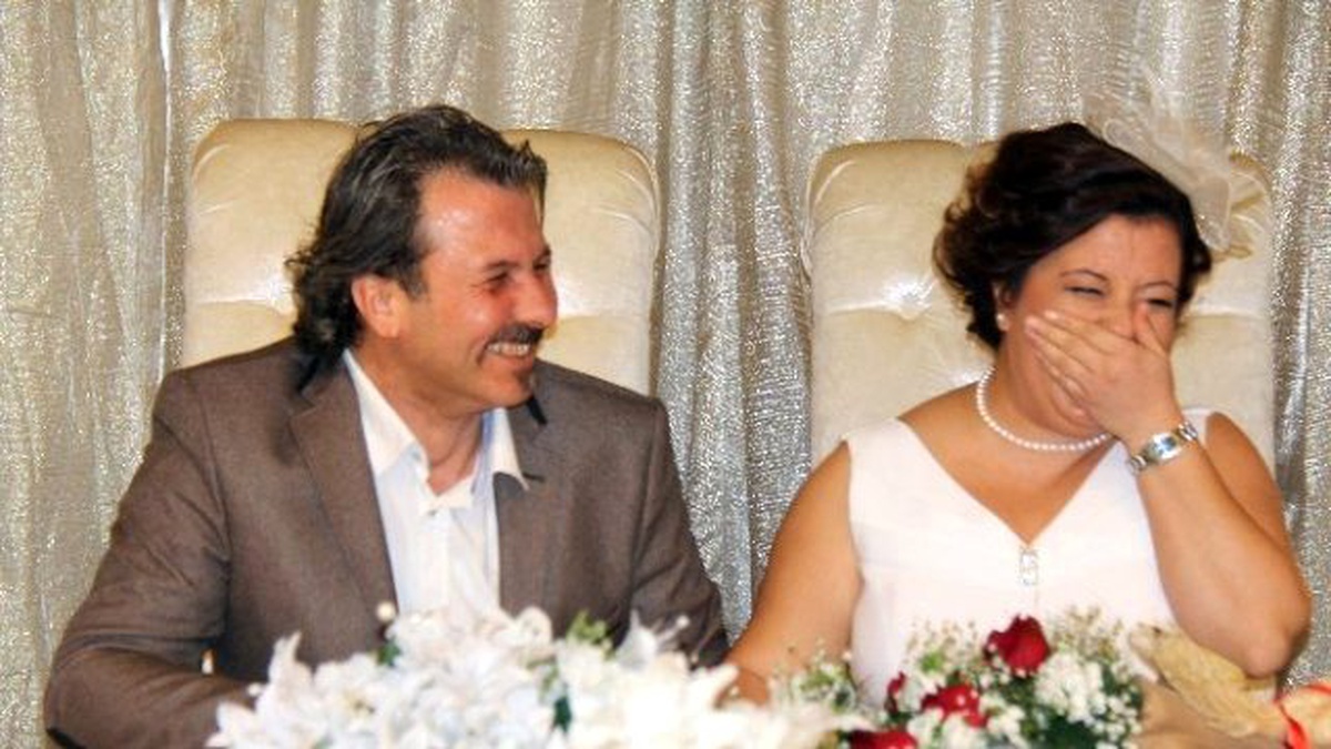 Gelin Nikah Masasında Gülme Krizine Girerse