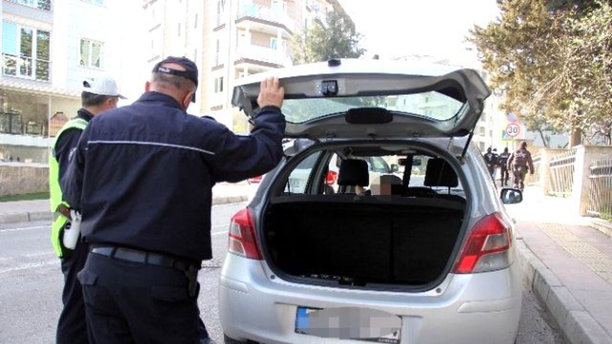 Polis Kayıp ve Çalıntı Araç Plakaları Peşinde