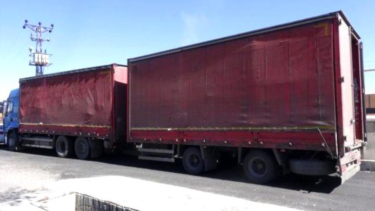 Tır\'dan 17 Bin 400 Paket Kaçak Sigara Çıktı