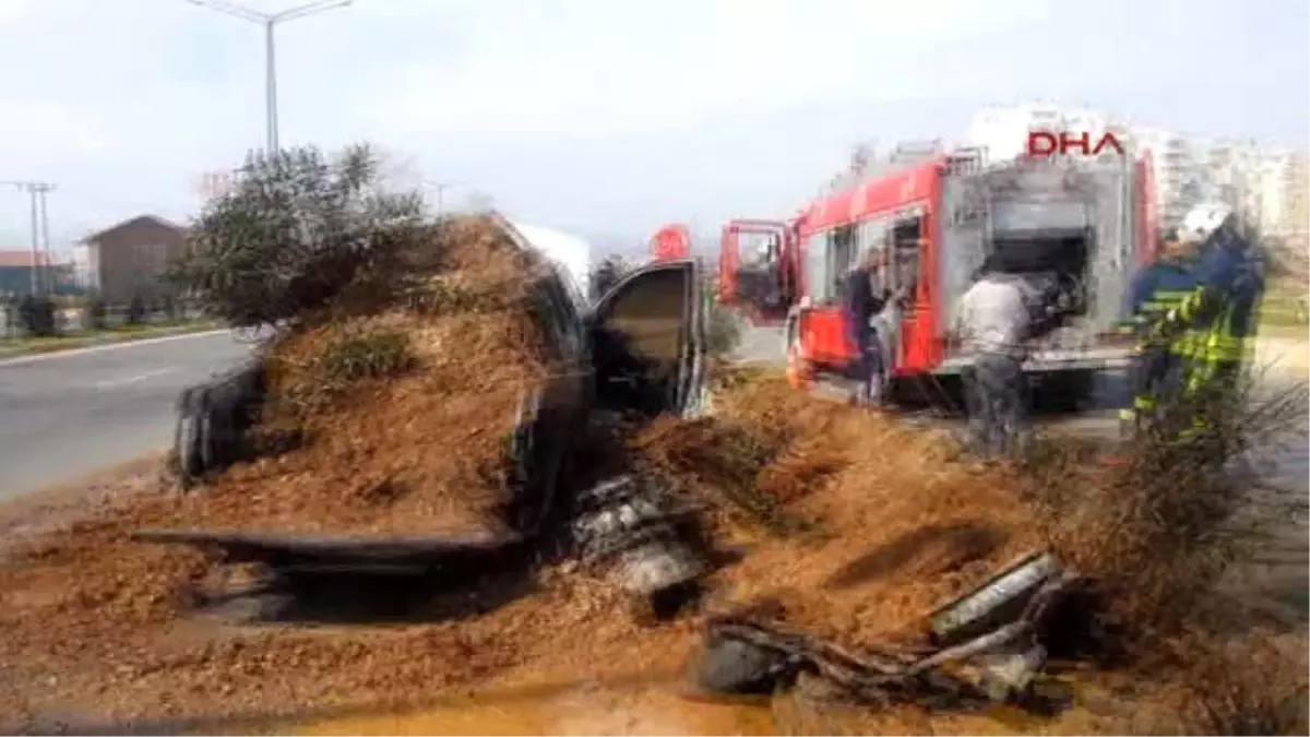 Antalya Belediyeye Ait Araç Seyir Halinde Yandı