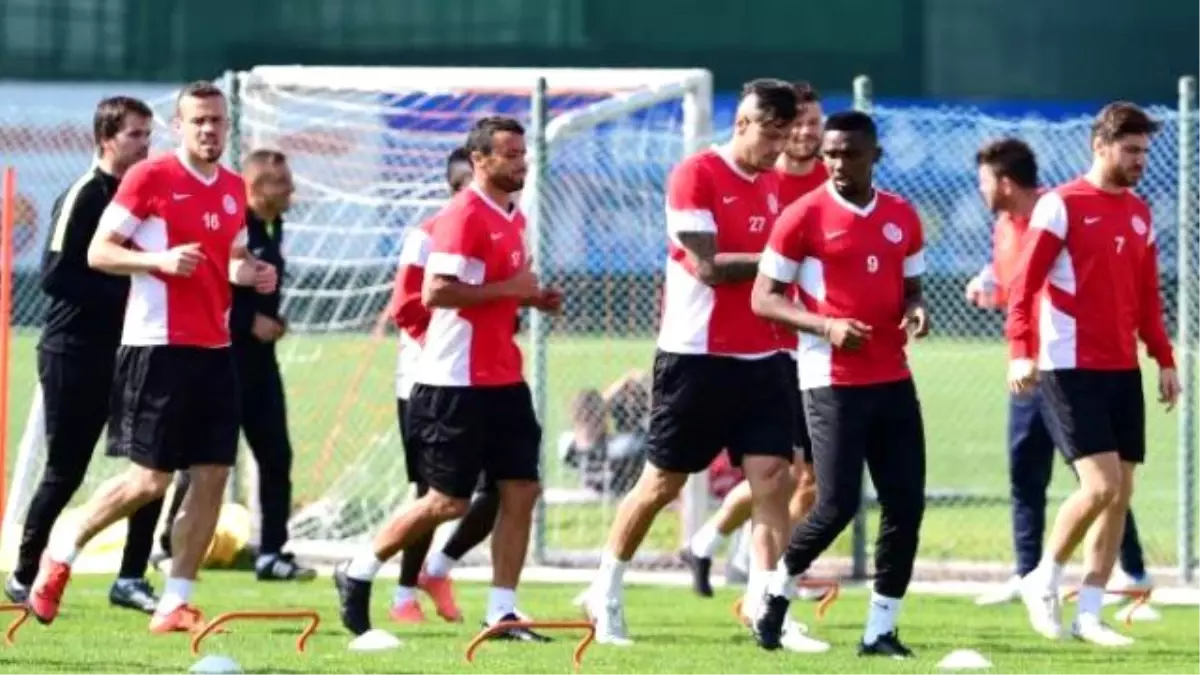 Antalyaspor Teknik Direktörü Morais: "Tek Düşüncemliz Kazanmak"