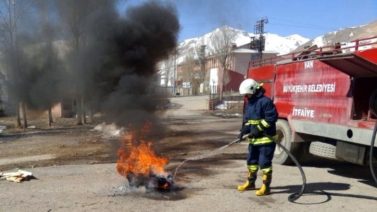 Başkale\'de Deprem ve Yangın Tatbikatı