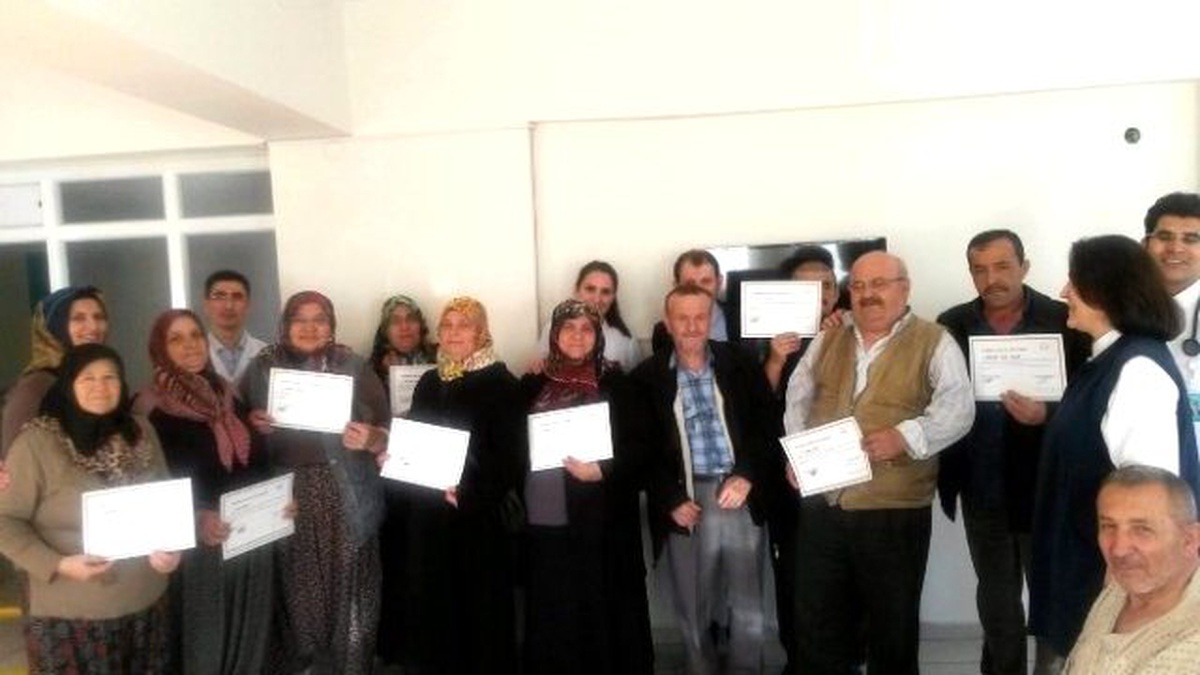 Beyşehir\'de Diyabet Okulu Mezunlarına Sertifikaları Verildi