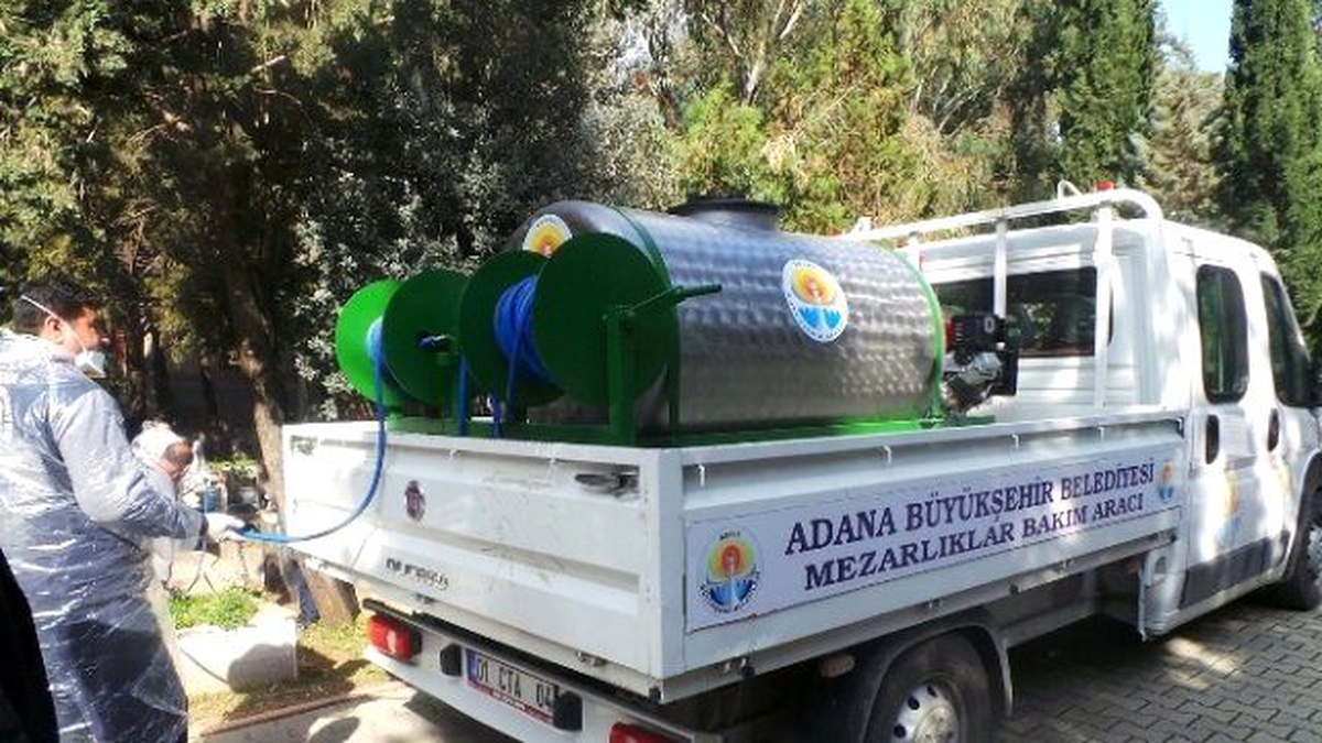 Büyükşehir, Mezarlıkları Zararlı Bitkilerden Arındırıyor