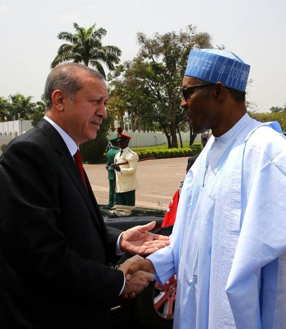 Cumhurbaşkanı Erdoğan Nijerya\'da Resmi Törenle Karşılandı