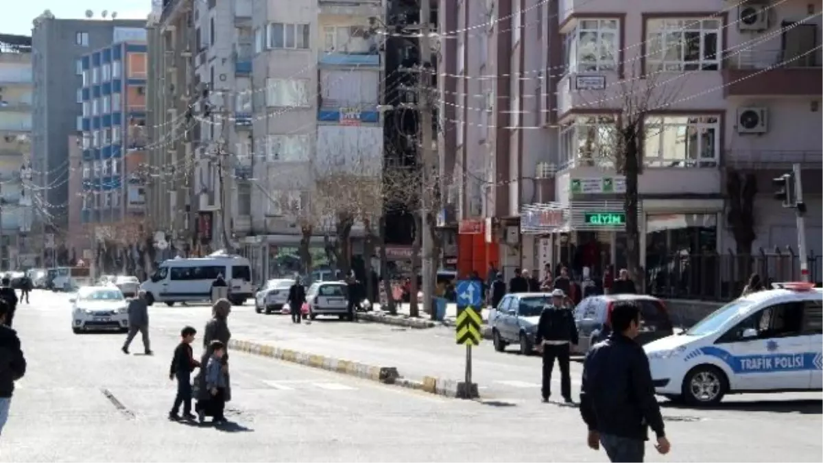 Diyarbakır\'da Sur\'a Çıkan Tüm Yollar Kapatıldı