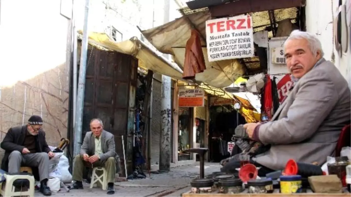 En Eski Çarşıda 40 Yıldır Tamircilik Yapıyor