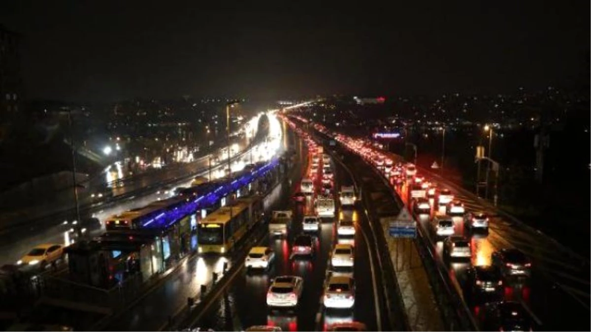 İstanbul\'da Trafik Yoğunluğu Yüzde 91\'e Ulaştı