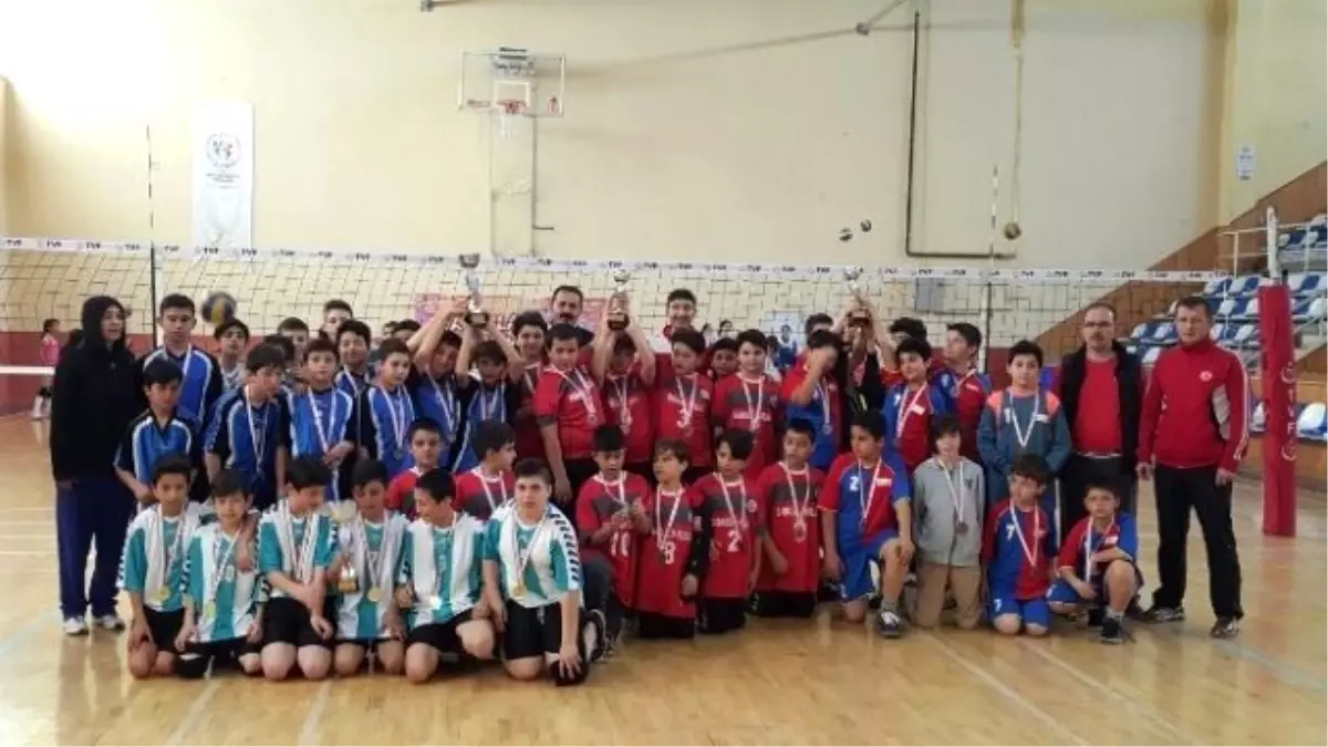 Karaman\'da Voleybol Müsabakaları Sona Erdi