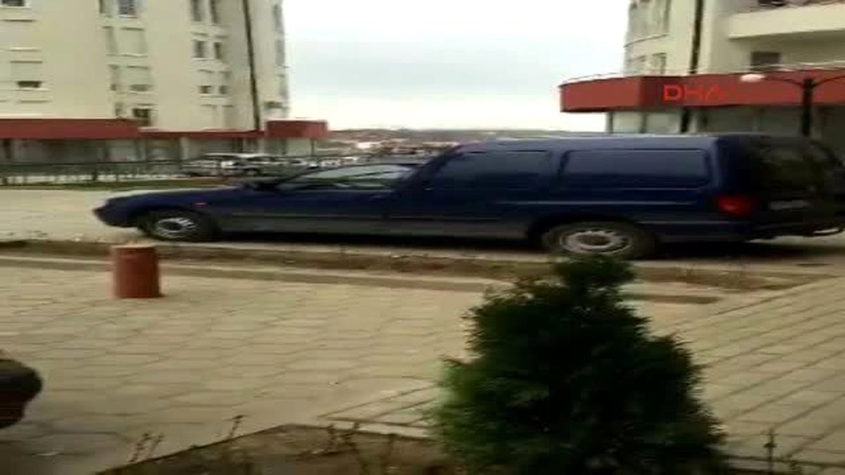 Kosova Ana Muhalefet Lideri Evinden Alınarak Polis Eşliğinde Mahkemeye Götürüldü