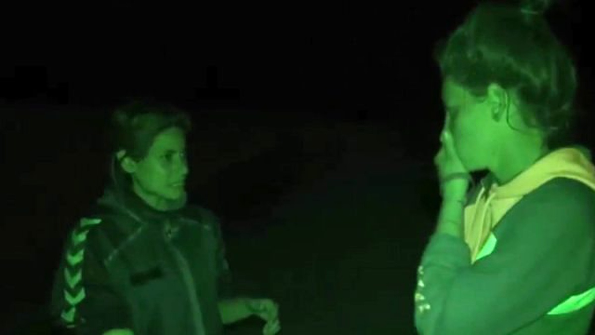 Nihal ile Gizem\'in Battaniye Kavgası: \'Ya Toplumda Yaşamayı Öğrenirsin ya Da...\'