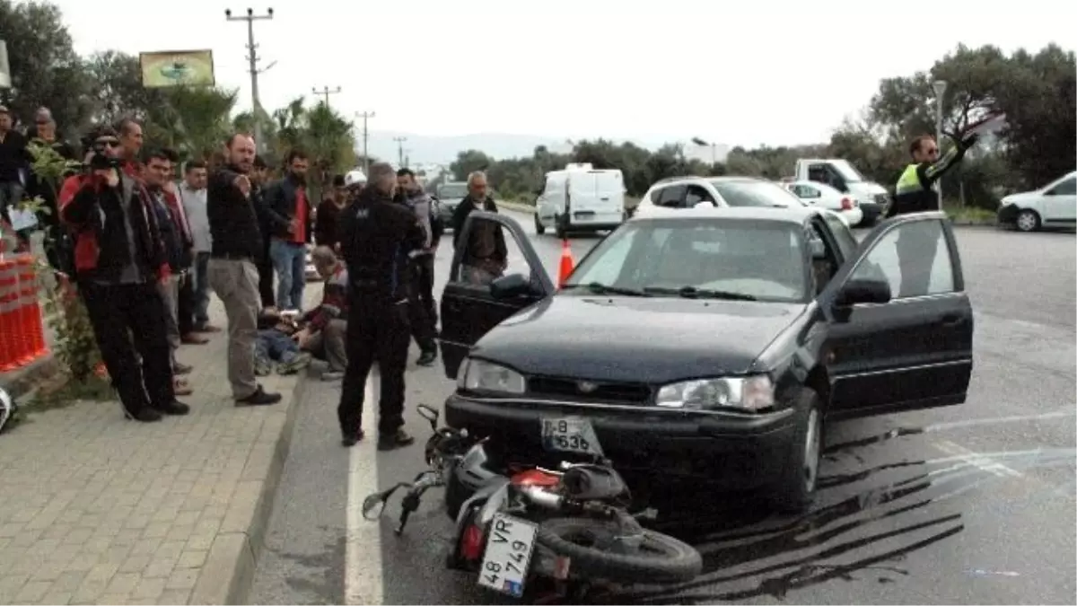 Otomobilin Altında Kalan Motosikletli Genç Burnu Kanamadan Kurtuldu