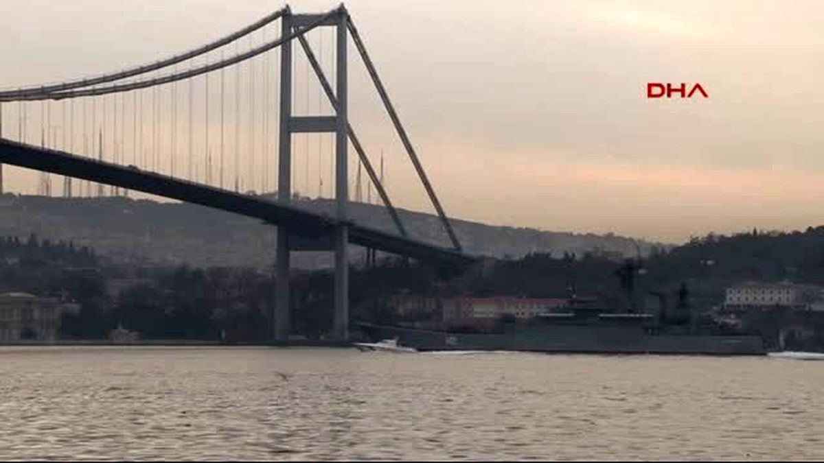 Rus Savaş Gemisi Boğaz\'dan Geçti
