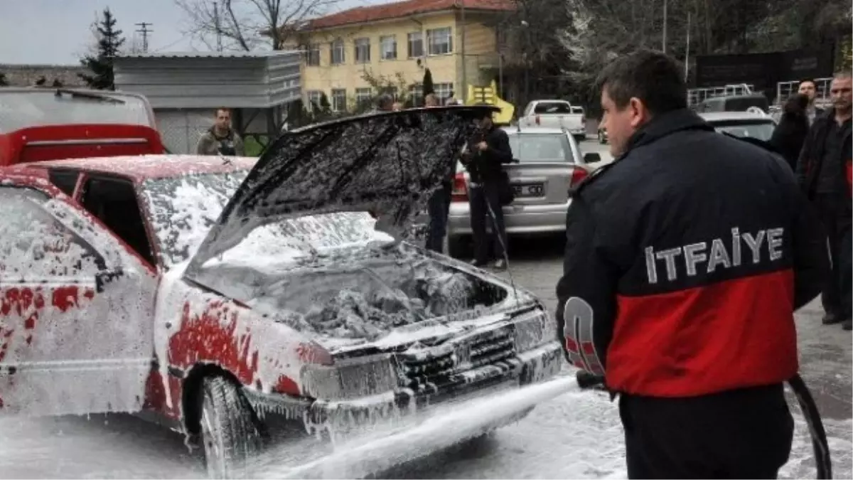 Seyir Halindeki Otomobilde Yangın Çıktı