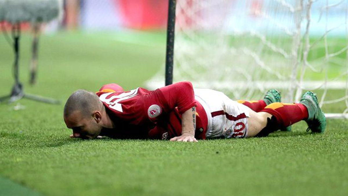 Sneijder: Galatasaray'da Kalacağım