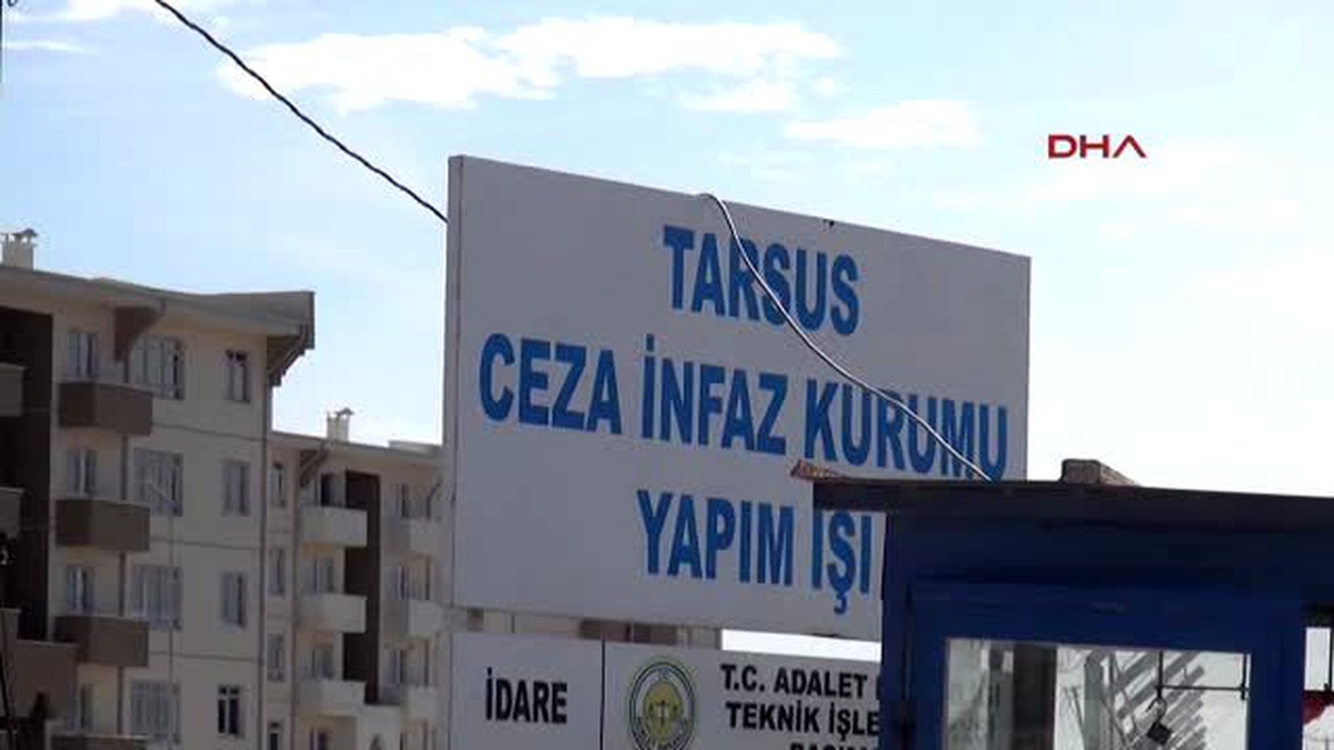 Tarsus\'ta Maaşlarını Alamadıklarını Öne Süren İşçiler Eylem Yaptı
