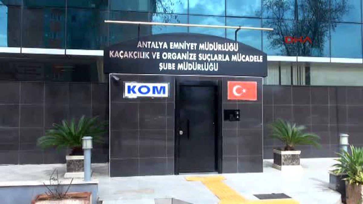 Antalya Polisten Kaçak Sigara Operasyonu