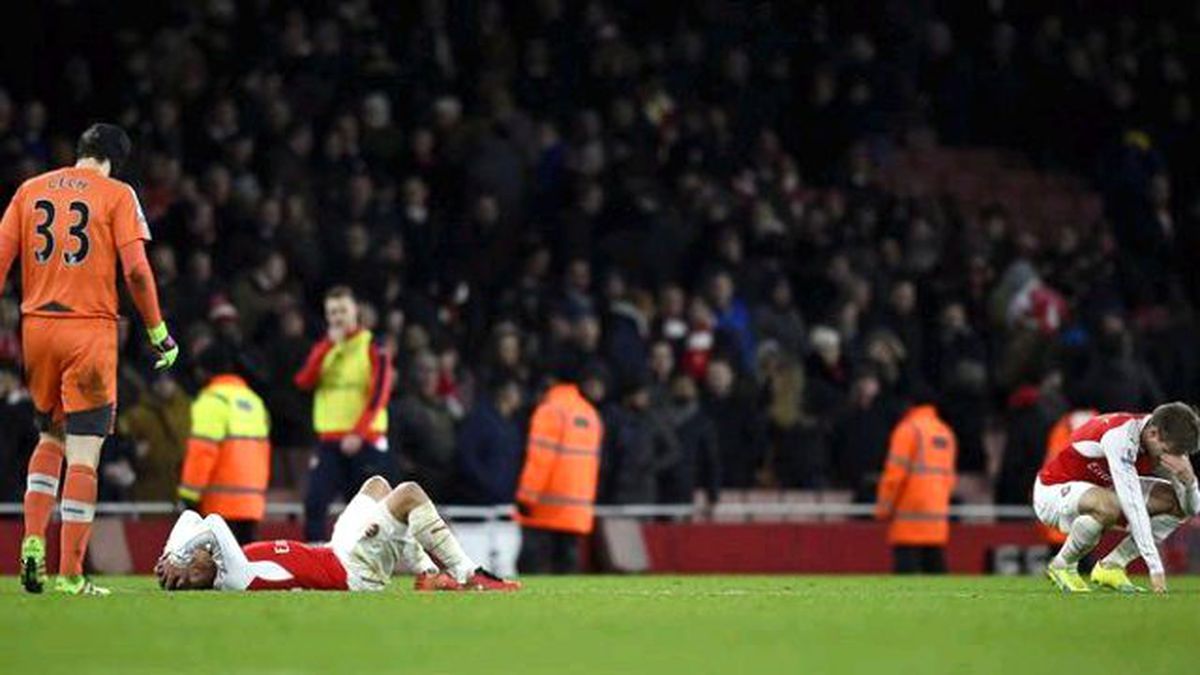 Arsenal\'e Evinde Darbe
